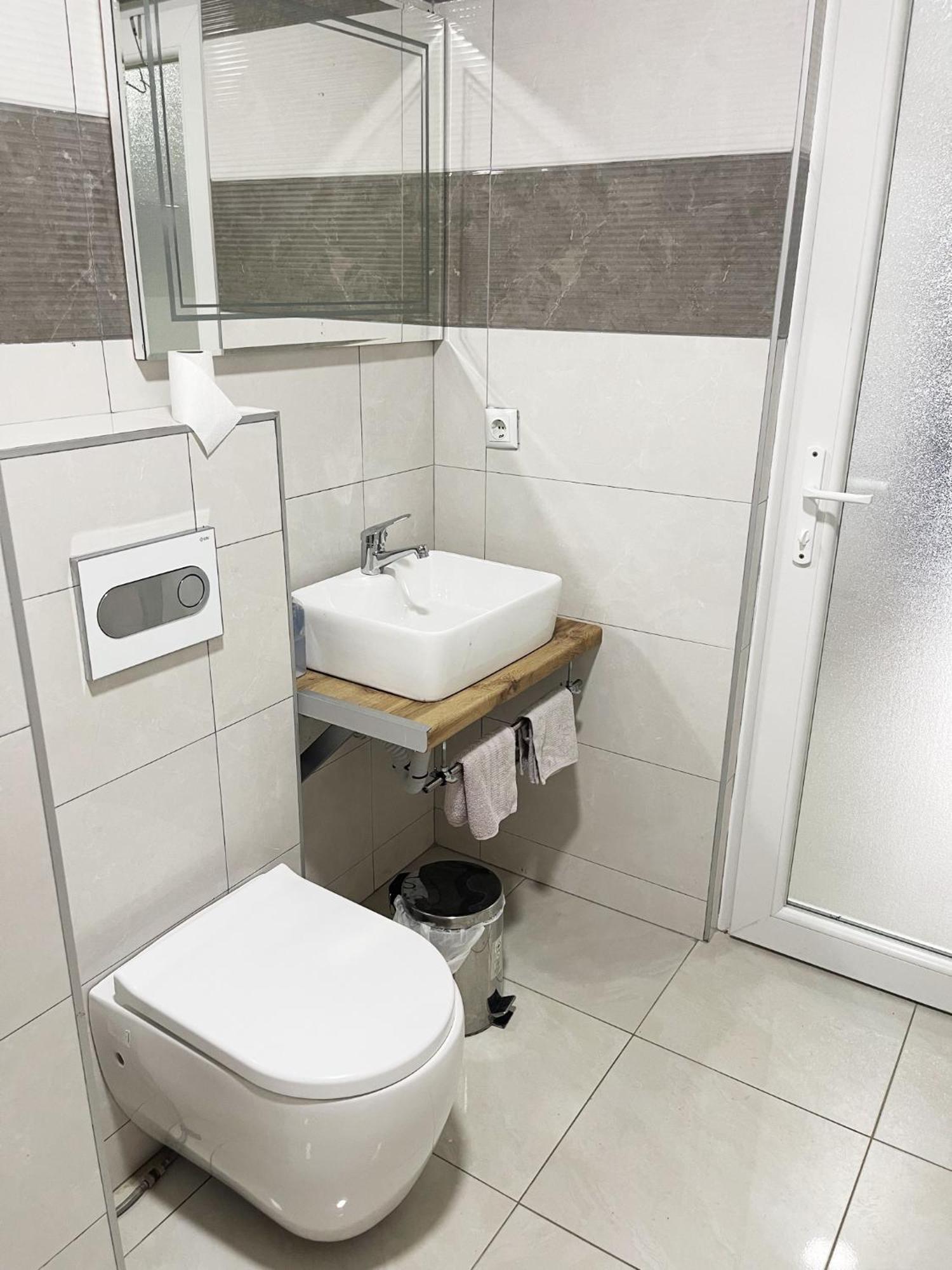 Infinity Plaza Hotel Gjakova Eksteriør billede
